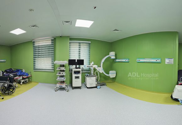 غرفة العمليات بمستشفى عدل